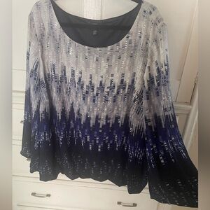 Elegant Women's Top in elegant ombré blue to black